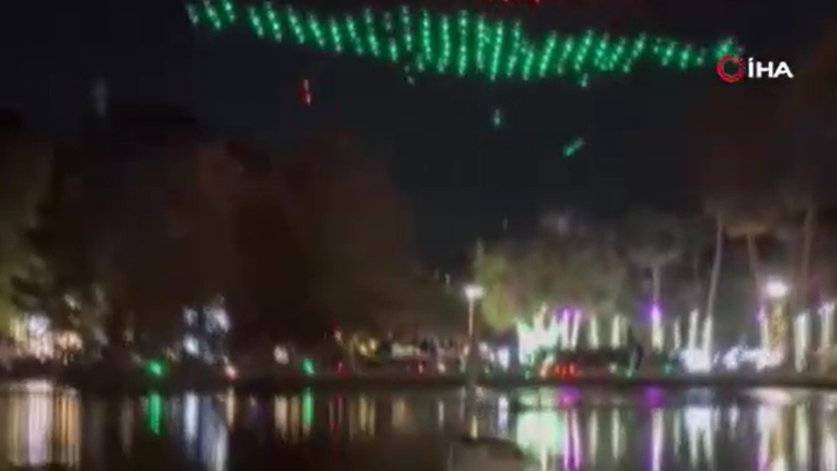 ABD’de şov yaparken çarpışan drone’lar düştü