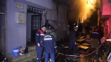 Adana’da Hurda Deposunda Yangın: 5 Yaralı