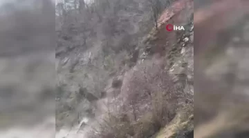 Artvin’de heyelan anları görüntülendi