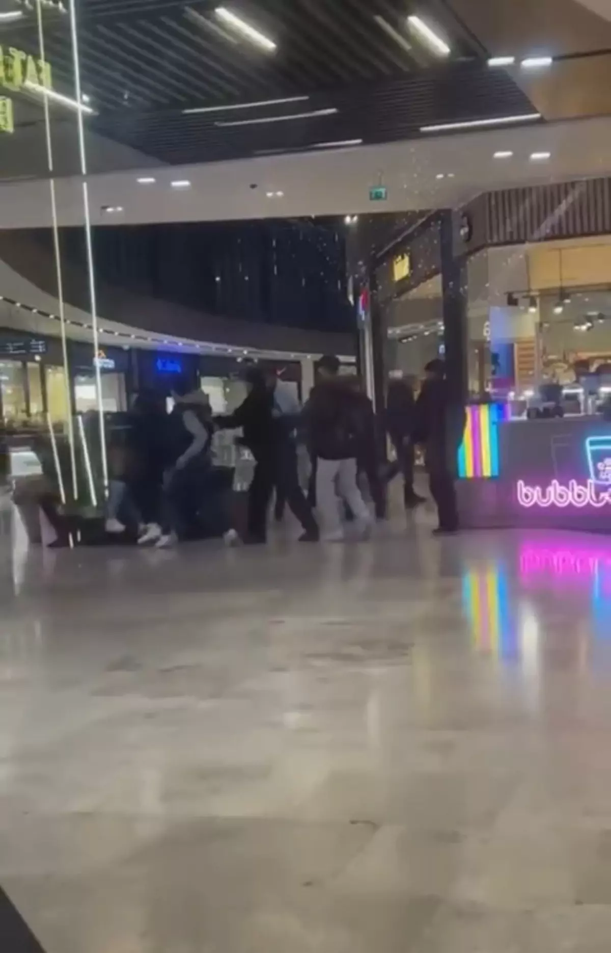 Bursa’da Alışveriş Merkezinde Hengame