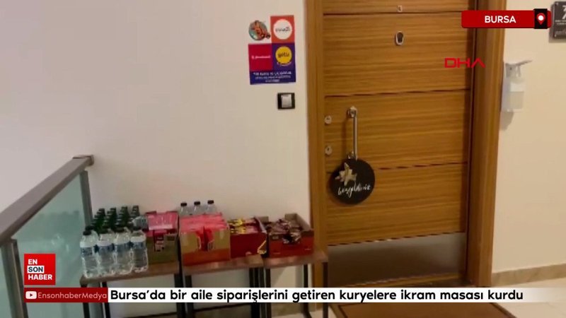 Bursa’da bir aile siparişlerini getiren kuryelere ikram masası kurdu