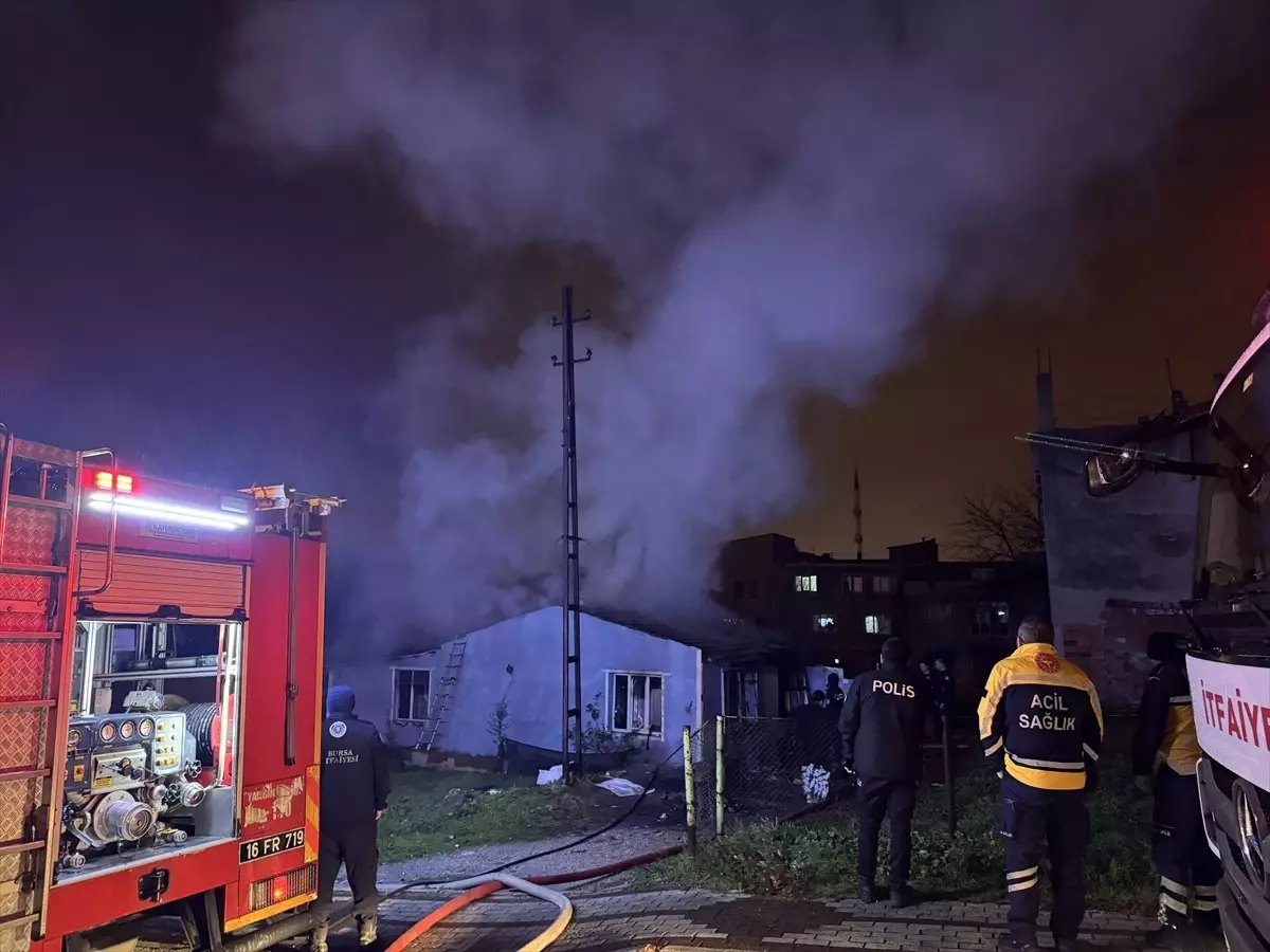 Bursa’da Tek Katlı Meskende Yangın