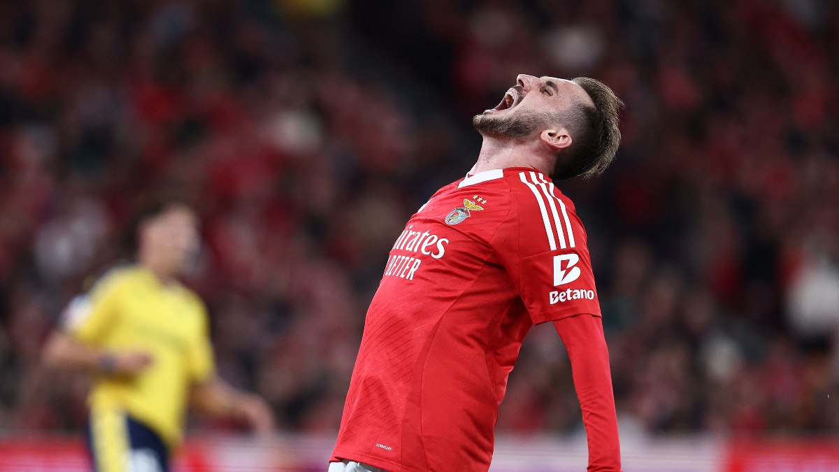 Estoril’i farklı yenen Benfica doruğa yerleşti