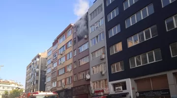 Kadıköy’de 7 Katlı Binada Yangın Çıktı
