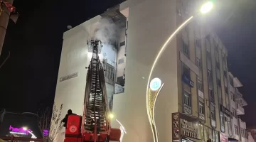 Kocaeli’de 6 Katlı İş Hanında Yangın