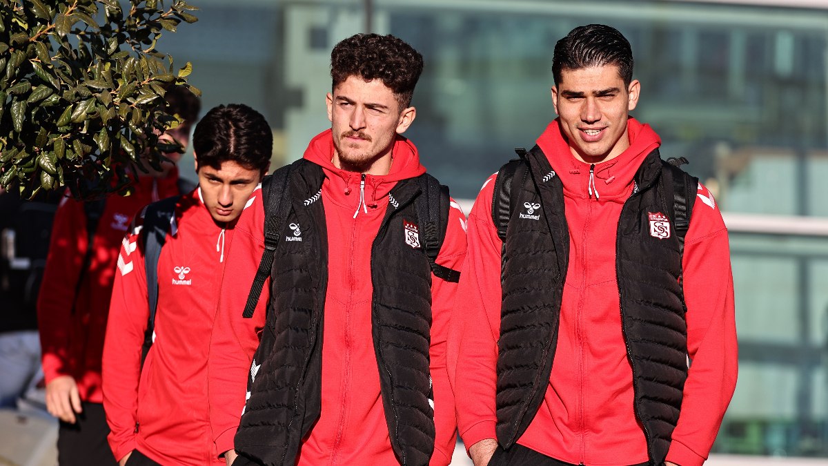 Sivasspor, Türkiye Kupası maçı için süratli trenle Ankara’ya ulaştı