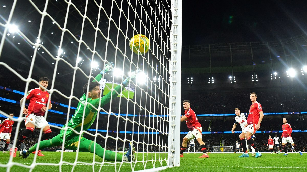 Tottenham, Manchester United’ı yenerek turladı