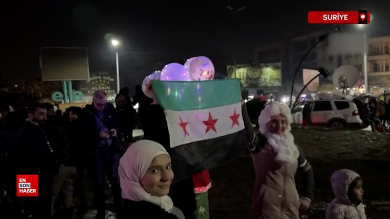 Suriyeliler, Şam’da hem Rejim’in yıkılmasını hem de yeni yılı coşku içinde kutladı